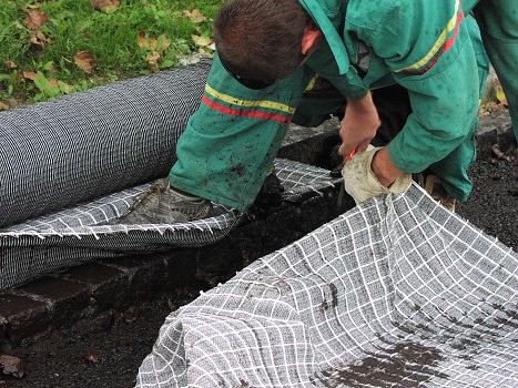 Tensar Glasstex je kompozit, který se využívá k překrývání trhlin, které nepracují dynamicky