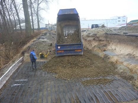 Tensar RE, geomříž se používá při výstavbě geobuňkových struktur a sanacích sesuvů