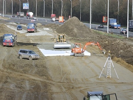 Netkaná geotextilie se využívá pro separaci jednotlivých vrstev u dopravních staveb