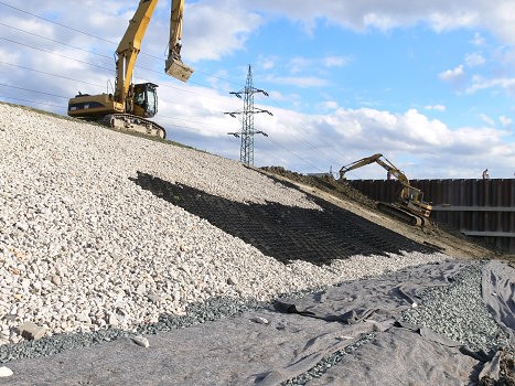 Geobuňky Geomacell nachází využití jako protierozní ochrana nebo konstrukční základ