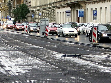 Tensar Glasstex je kompozit se skelnými vlákny, který se používá k redukci vzniku a šíření trhlin