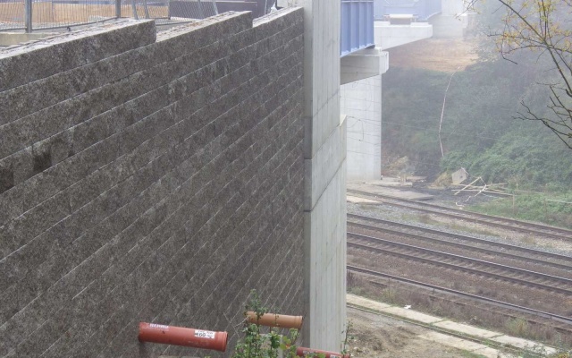 Mostní křídla z vyztužené zeminy na obchvatu Chebu