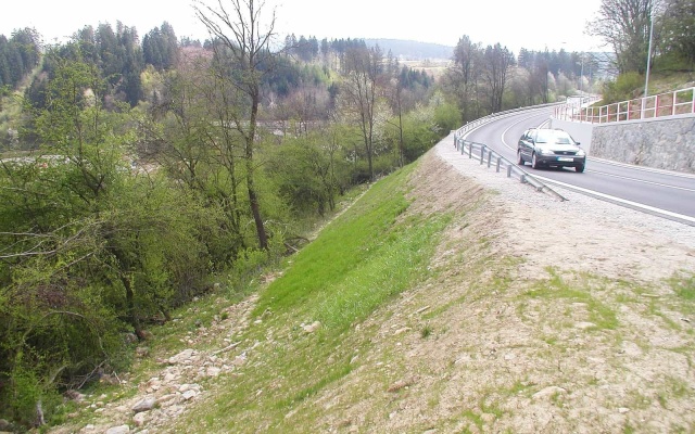 Protierozní ochrana svahů silničního násypu na dálnici u Sverepce