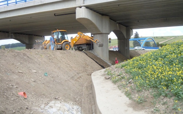Protierozní ochrana svahů odvodňovacího příkopu v Popradu