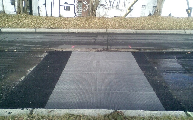 Lokální vyztužení povrchu vozovky v Praze