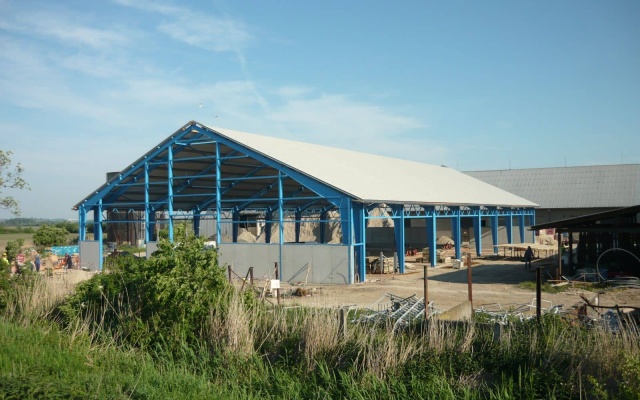 Zpevnění podloží pod komunikací v zemědělském areálu