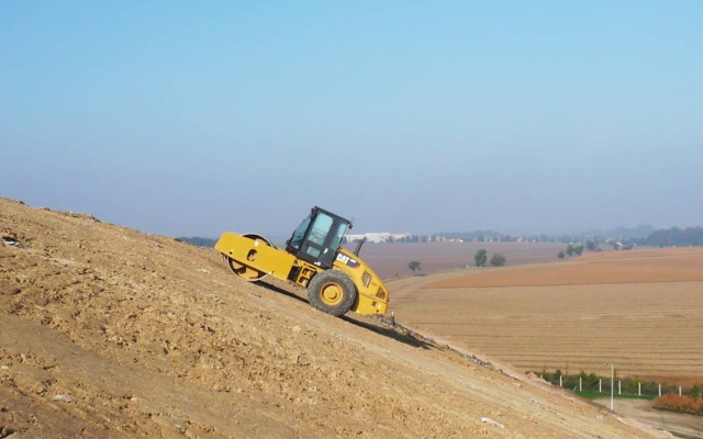 Drenážní systém a vyztužení rekultivační vrstvy na skládce v Praze Ďáblicích