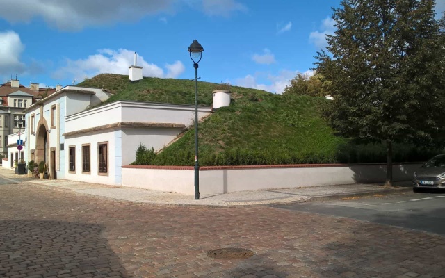 Zpevněné vyztužené svahy Písecké brány v Praze