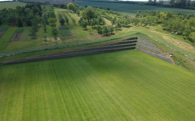 Sanace zárubní zdi na fotbalovém hřišti v Dolním Němčí