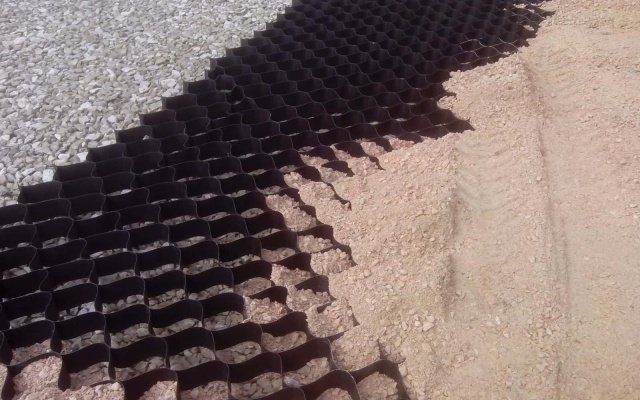 Stabilizace podkladních vrstev pod dětským hřištěm v Popradu