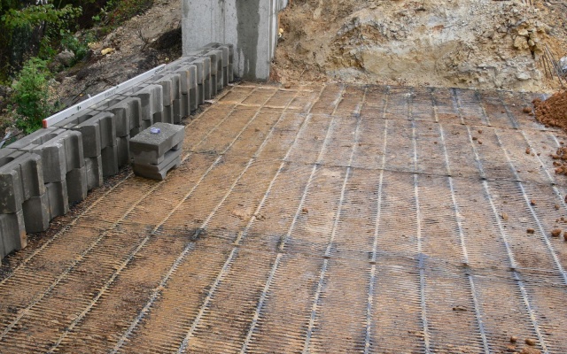 Mostní křídla z vyztužené zeminy na obchvatu Chebu