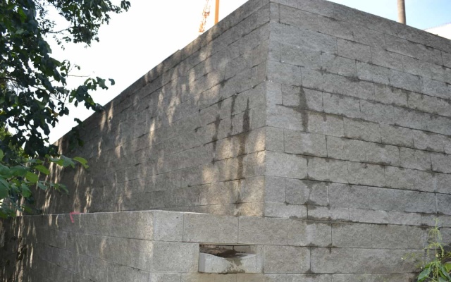 Žďár nad Sázavou, novostavba RD, opěrná zeď z vyztužené zeminy