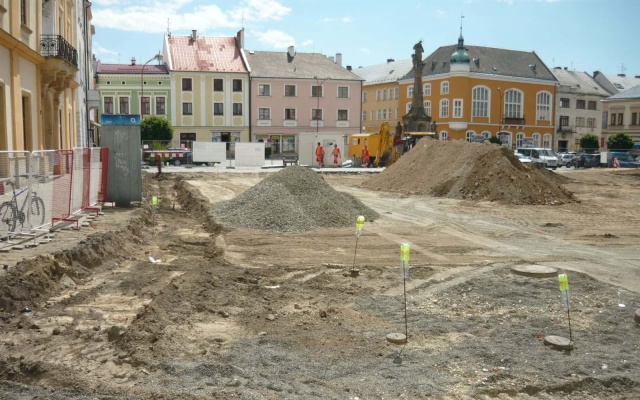 Zpevnění podkladní vrstvy parkoviště na náměstí Přemysla Otakara v Litovli