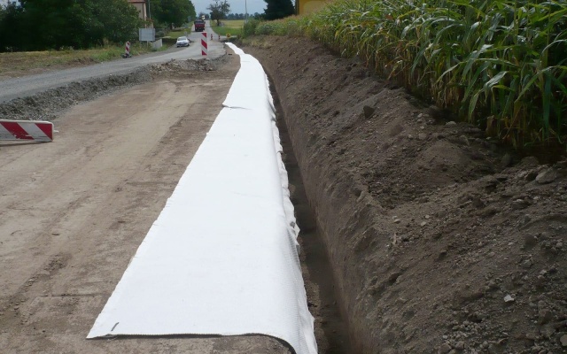 Podélné odvodnění komunikace v Dubu nad Moravou