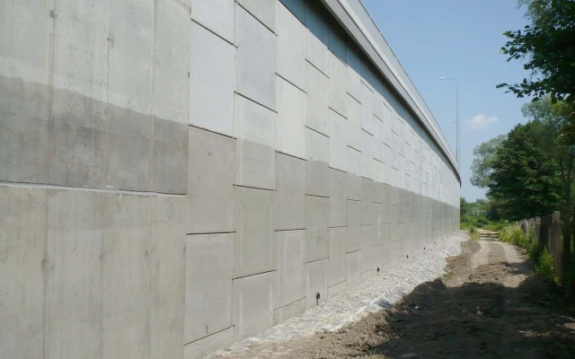 Opěrná zeď z velkoplošných panelů v Ostravě (u Zeleniny)