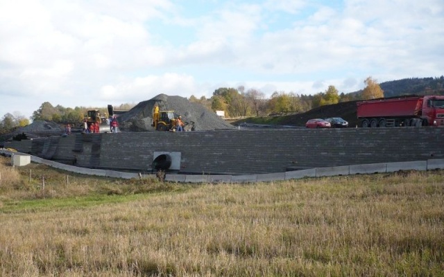 Opěrná zeď ze systému Tensartech TW1 na silnici I/48 Rychaltice - Frýdek-Místek