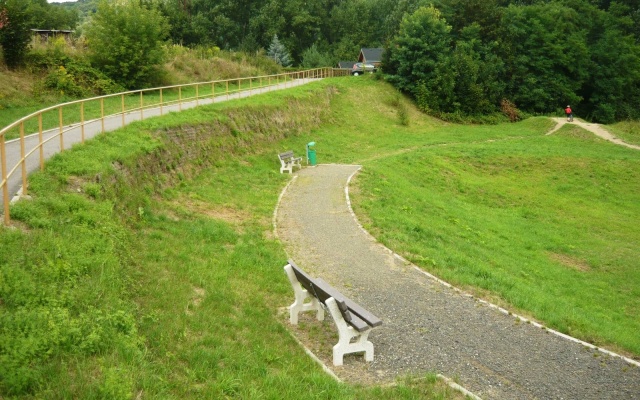 Nájezdová rampa z vyztužené zeminy ve Valtířově