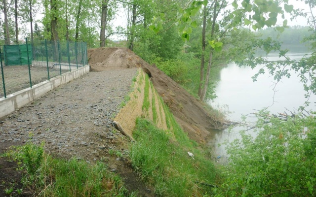 Sanace erodovaných svahů těžební jámy Hliník v Ratíškovicích