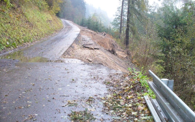 Sanace sesuvu svahu silnice II/357 ve Strachujově