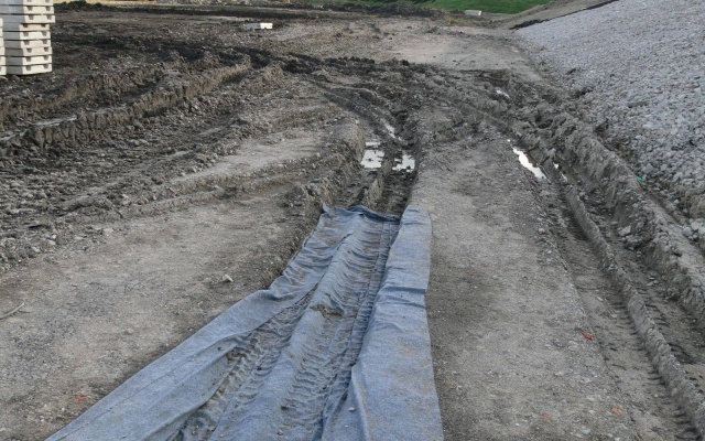 Zpevnění dna sedimentační nádrže cukrovaru v Dobrovicích