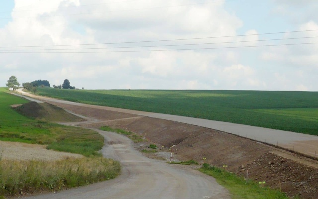 Založení nově budovaného násypu rekonstruované silnice II/405 Příseka–Brtnice