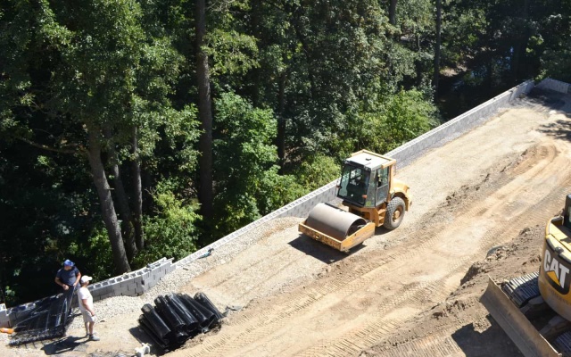 Žďár nad Sázavou, novostavba RD, opěrná zeď z vyztužené zeminy