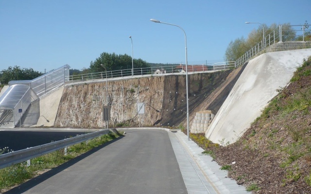 Protierozní ochrana svahu areálu drogerie DM v Jihlavě