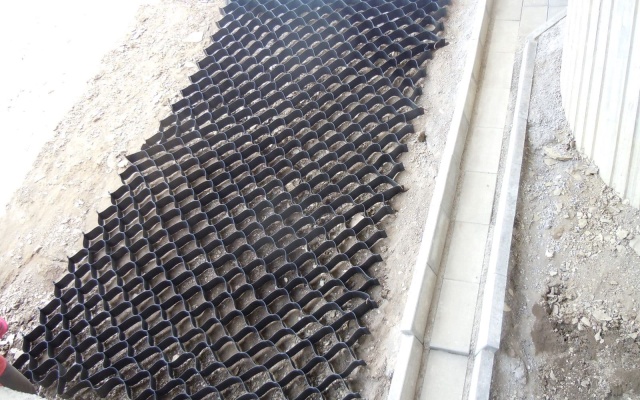 Protierozní ochrana svahů odvodňovacího příkopu v Popradu