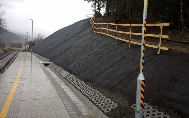 Protierozní ochrana svahu u železniční stanice Velké Karlovice