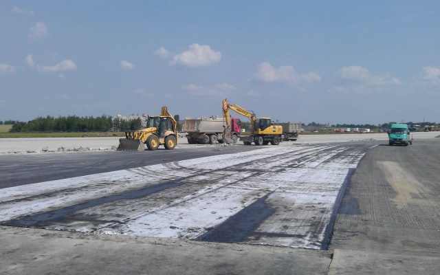 Zvýšení životnosti živičných vrstev na ranvejích letiště v Praze