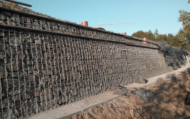 Úprava svažité parcely v Lelekovicích