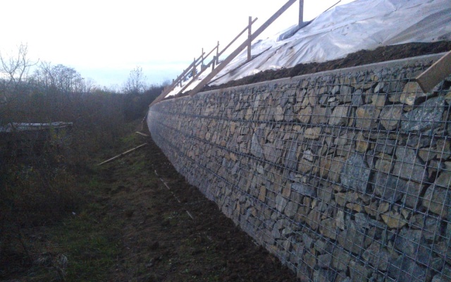 Lelekovice, nadstavba zdi