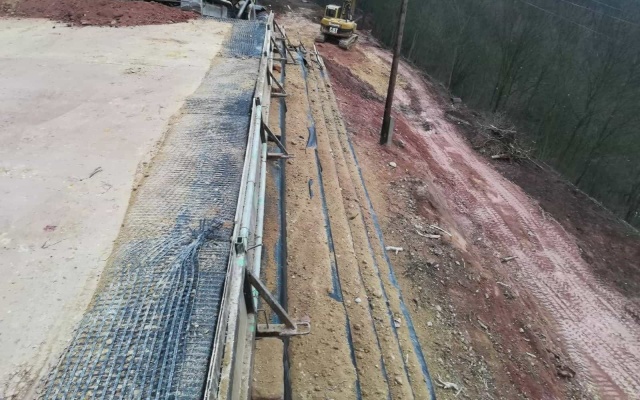 Realizace sjezdu na příkrý pozemek v Kadani