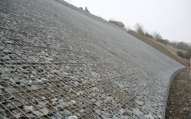 Sanace sesuvu svahu na silnici II/237 v Novém Strašecí