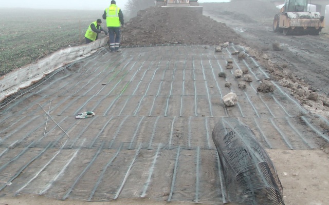 Ochranný protipovodňový val na železniční trati Zaječí–Šakvice