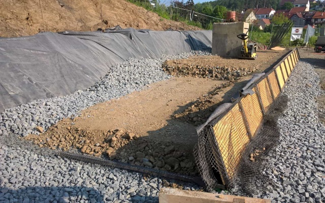 Sanace zárubní zdi na fotbalovém hřišti v Dolním Němčí