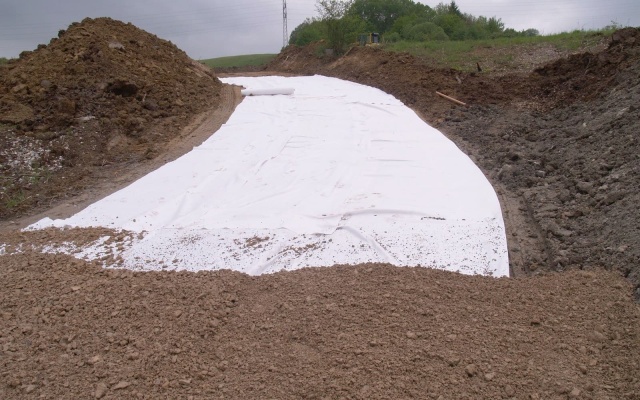 Separace konstrukčních vrstev přístupové cesty k tunelu Ovčiarsko