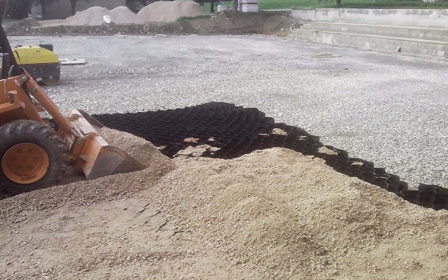 Stabilizace podkladních vrstev pod dětským hřištěm v Popradu