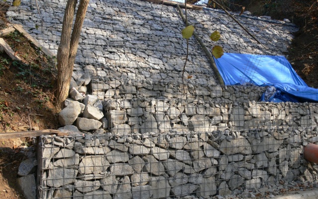 Sanace sesuvu svahu v Lukách pod Medníkem