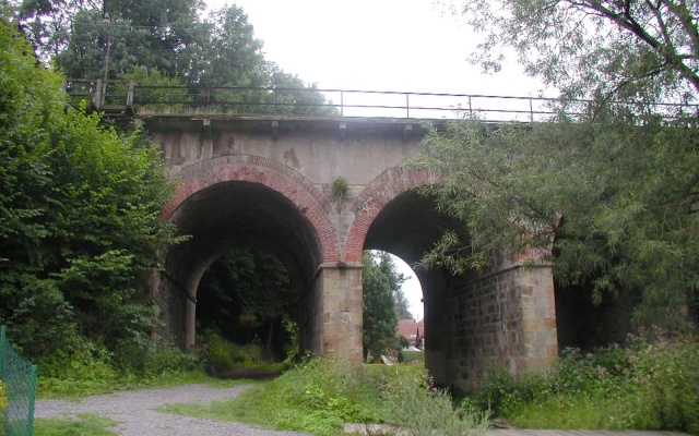 Opěrná zeď na železniční trati Třebovice - Rudoltice