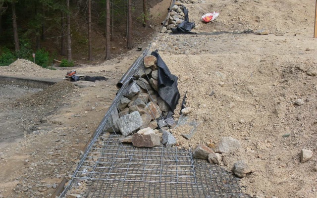 Strmé svahy z vyztužené zeminy realizované v rámci přeložky silnice II/150