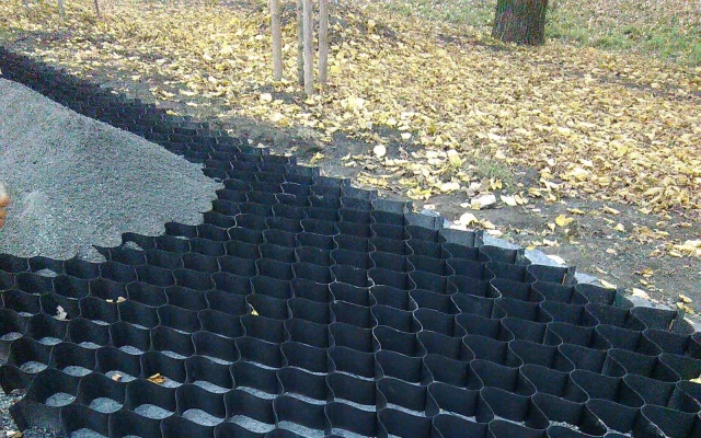 Stabilizace štěrkové stezky v centru Šternberka