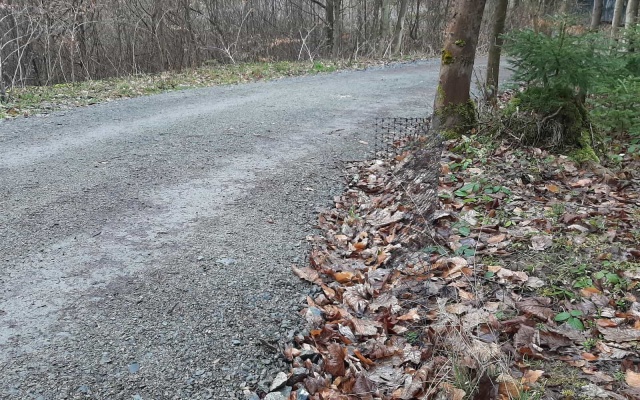 Zvýšení únosnosti lesní cesty u Rudice v Moravském krasu