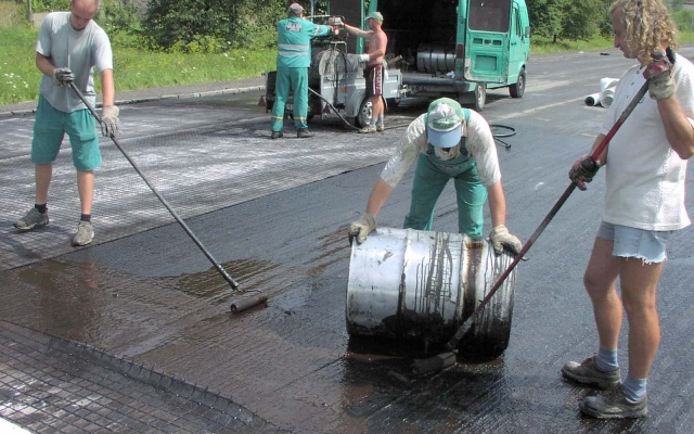 Vyztužení asfaltových vrstev v Ostravě