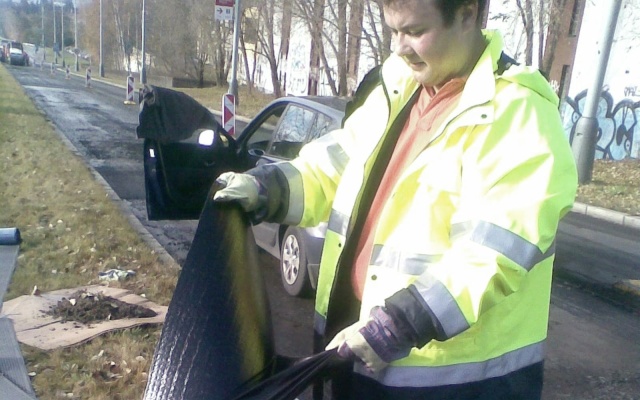 Lokální vyztužení povrchu vozovky v Praze