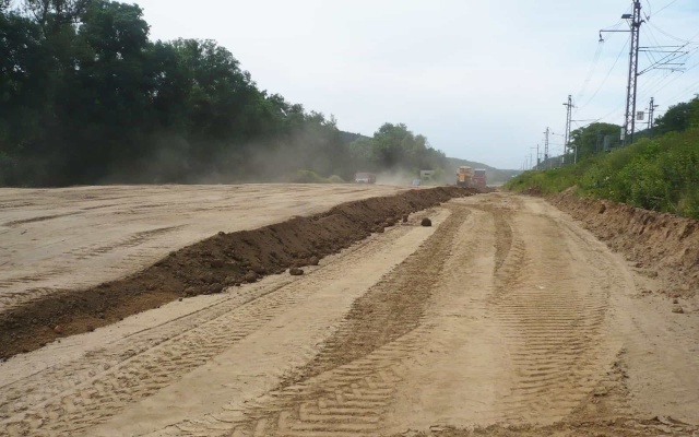Odvodnění násypového tělesa přeložené silnice v Roztokách u Prahy