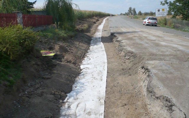 Podélné odvodnění komunikace v Dubu nad Moravou