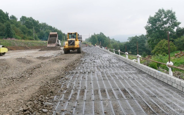 Opěrná zeď ze systému Tensartech TW1 na železničním koridoru Votice - Benešov