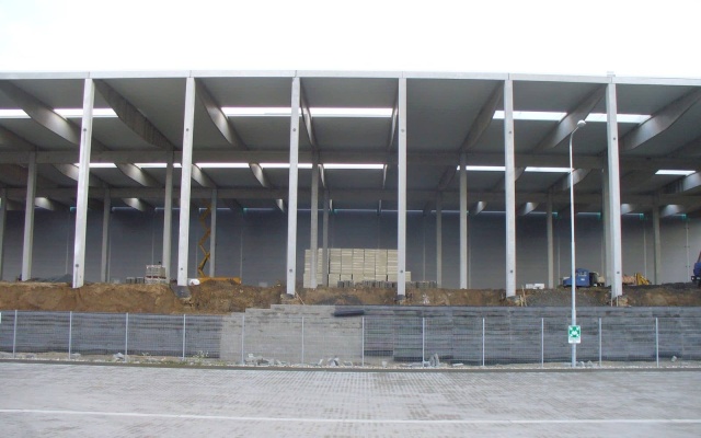 Liberec, opěrná zeď v areálu VGP parku