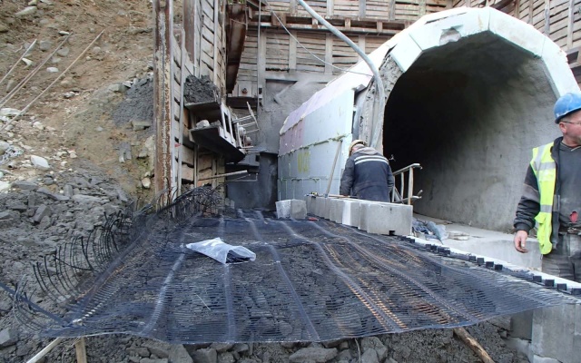 Portál drenážní štoly u vodní nádrže Šance